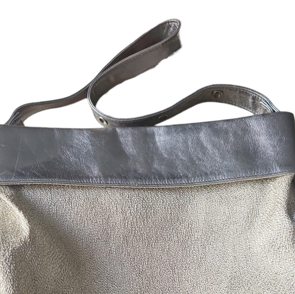 Hagara Embossed and Smooth Metallic Hobo Shoulder Bag - Picture 13 of 14